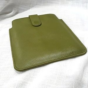 ExPoint green pebbled leather magnet clasp tablet sleeve